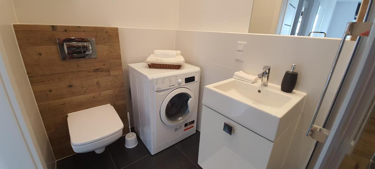 Appartamento Apartament Krakowska Prestige Breslavia Esterno foto